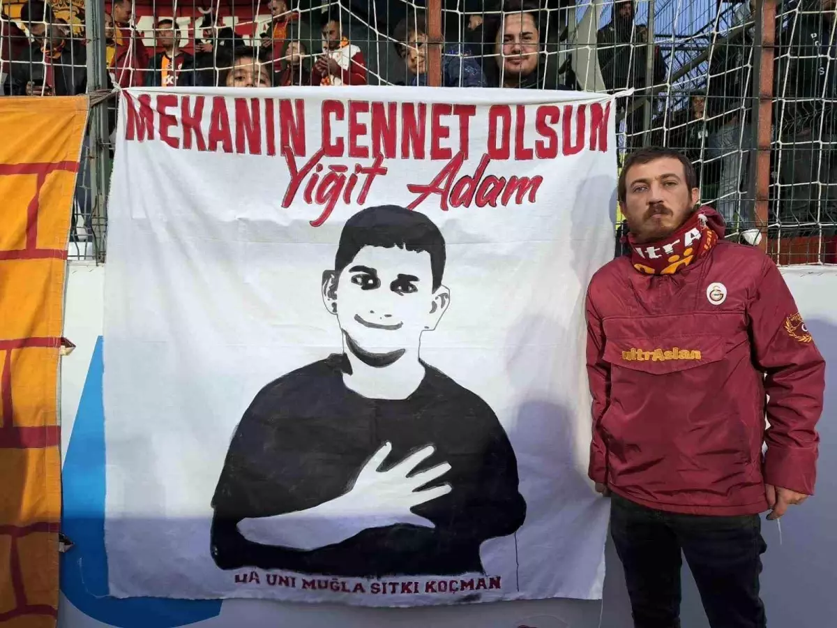 Galatasaray Taraftarından Yiğit Kurt'a Anma