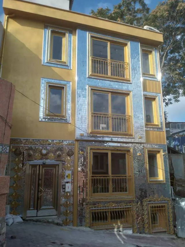 People can't believe their eyes! Here is Kobra Murat's gold-plated building