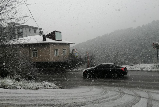 The expected snowfall in Istanbul has started