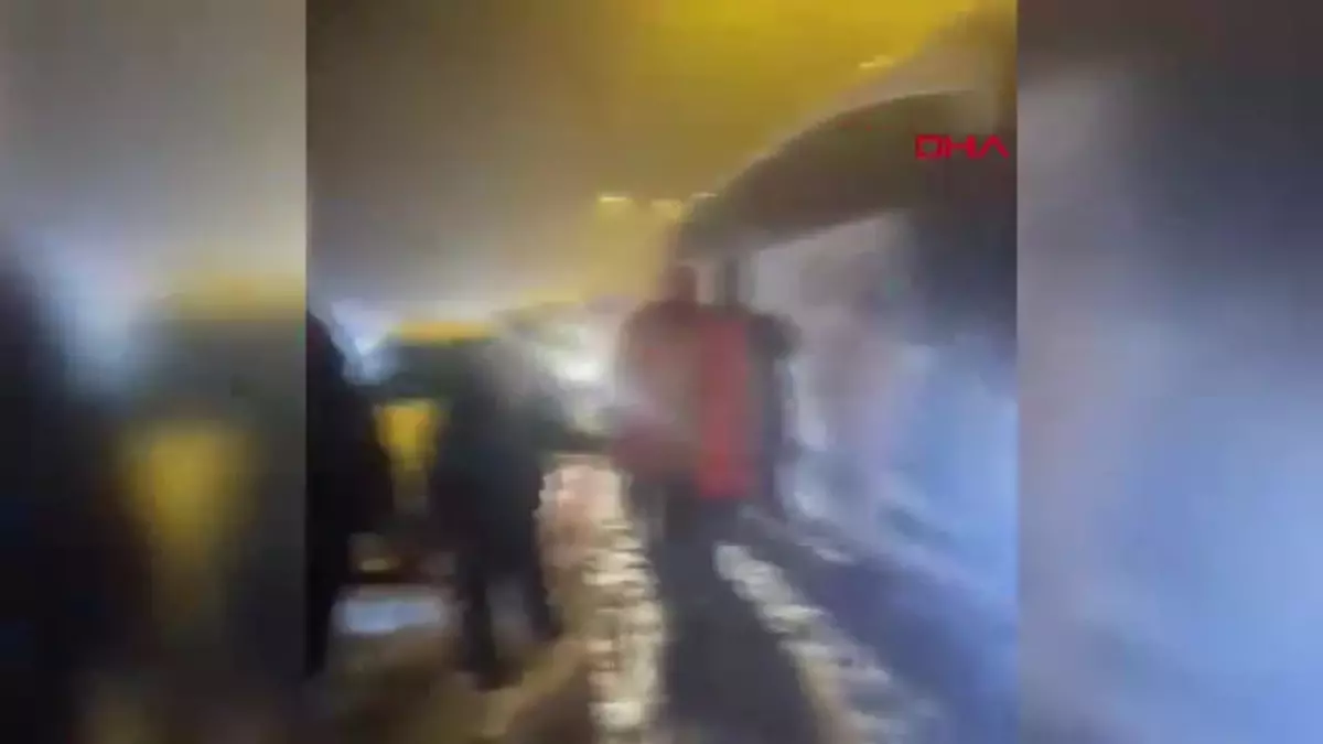 Yolda Kalan Yolcular Halay Çekti