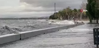 Kocaeli'de Şiddetli Lodos Deniz Taşırdı, İki Tekne Battı