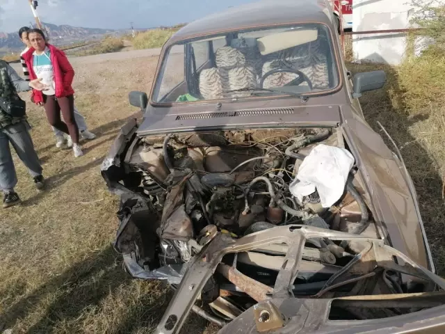 The passenger train cut the car in Manisa