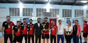 Öğretmenler voleybol turnuvasında kıyasıya mücadele etti