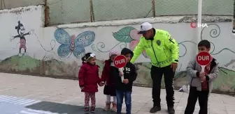 Oltu'da Öğrenciler Yapay Pistte Trafik Kurallarını Öğrendi