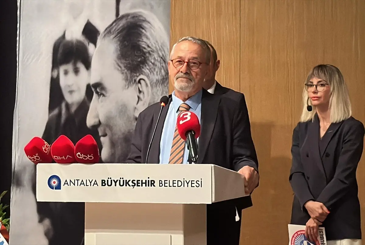 Prof. Dr. Naci Görür'e 'Başöğretmen Atatürk Onur Ödülü'