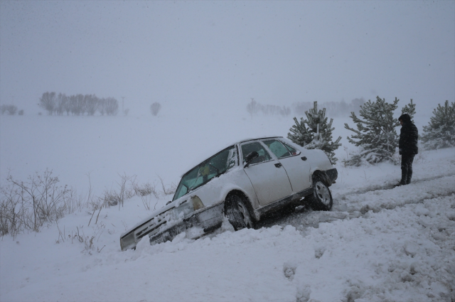 Snow obstacle to education in 4 provinces