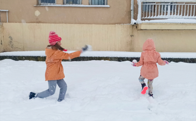 Snow obstacle to education in 4 provinces