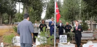 Amasya'da şehit öğretmen kabri başında anıldı