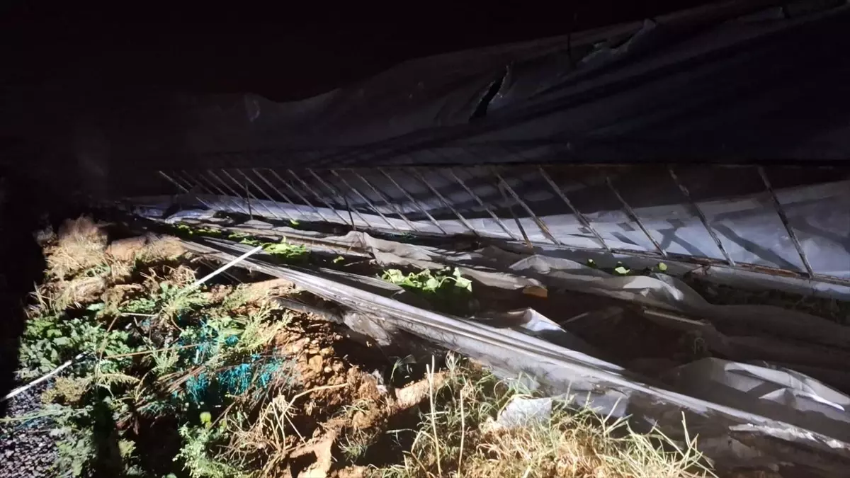 Antalya'da Kuvvetli Sağanak ve Hortum Tarım Alanlarını Vurdu