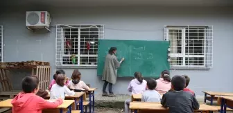 Öğretmenin Atık Malzemelerle Güzelleştirdiği Okul, Öğrencilere Doğa Bilinci Aşılıyor