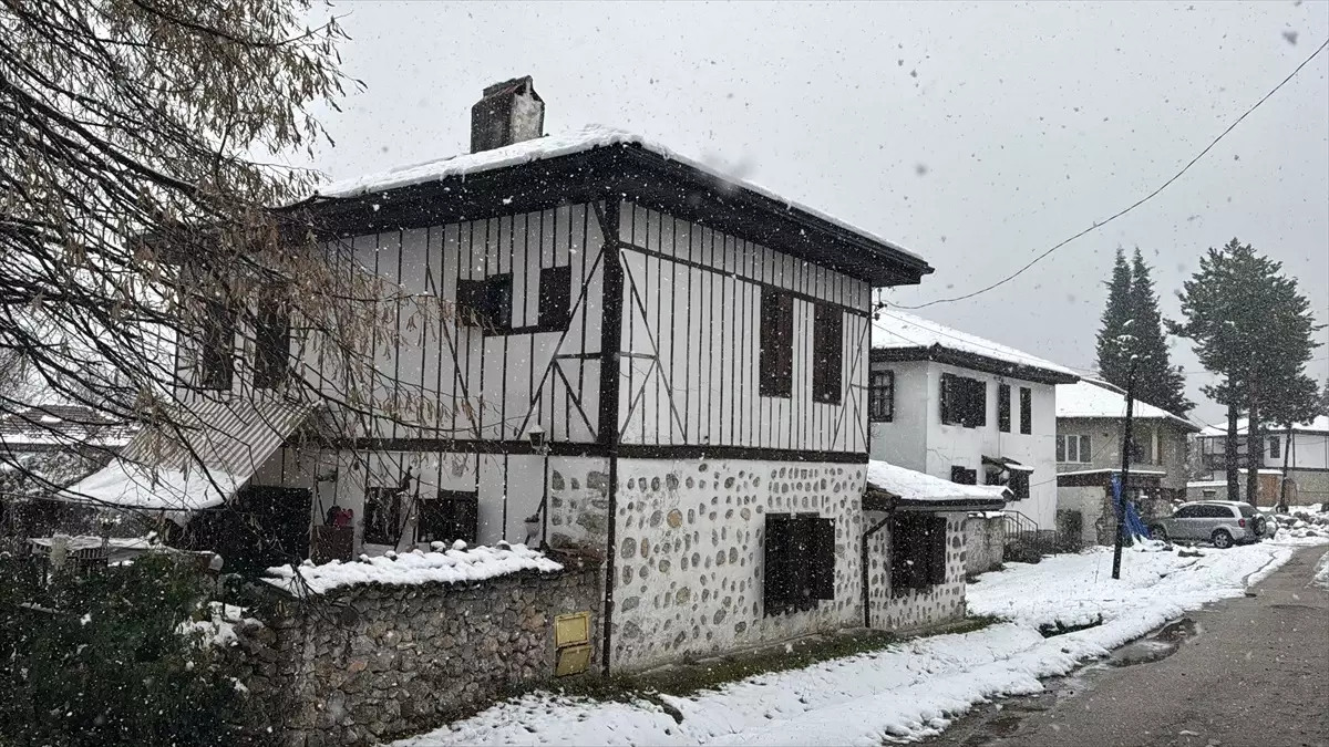 Karabük'ün Safranbolu İlçesi Karla Kaplandı