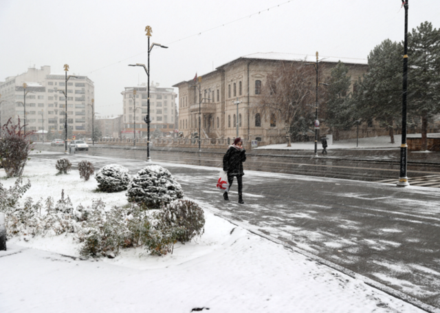 Bursa'da okullar tatil mi? 25 Kasım Pazartesi Bursa'da okullar tatil mi edildi?