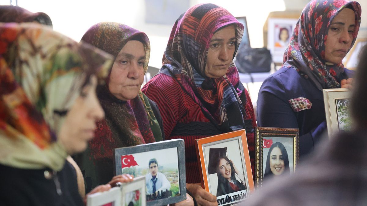 Diyarbakır'da ailelerin evlat nöbeti devam ediyor