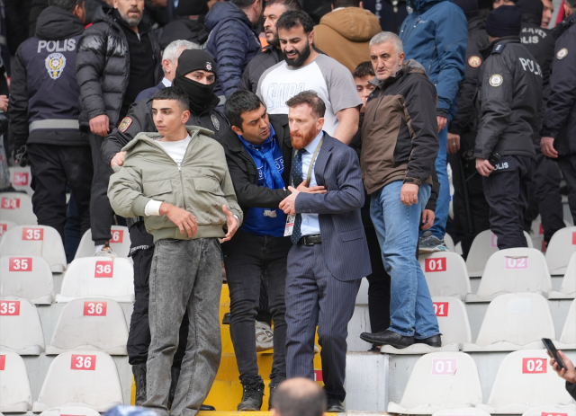 Images from Turkey: The stands became chaotic, the president jumped into the crowd