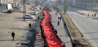 Hakkari'de öğretmenler, şehit meslektaşları için yürüdü