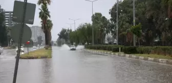 Hatay'da Sağanak Yağış Trafiği Olumsuz Etkiledi