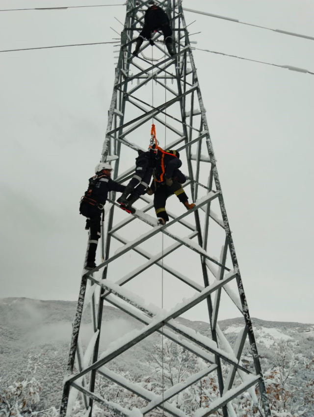 İnegöl'de elektrik teknisyeni akıma kapılarak hayatını kaybetti