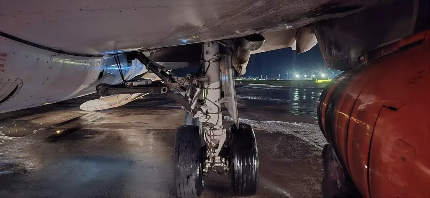 Antalya Havalimanı'nda Rus Uçak Yangını: 91 Kişi Güvende