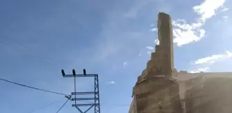 Mersin'de Şiddetli Rüzgar Minareyi Yıktı