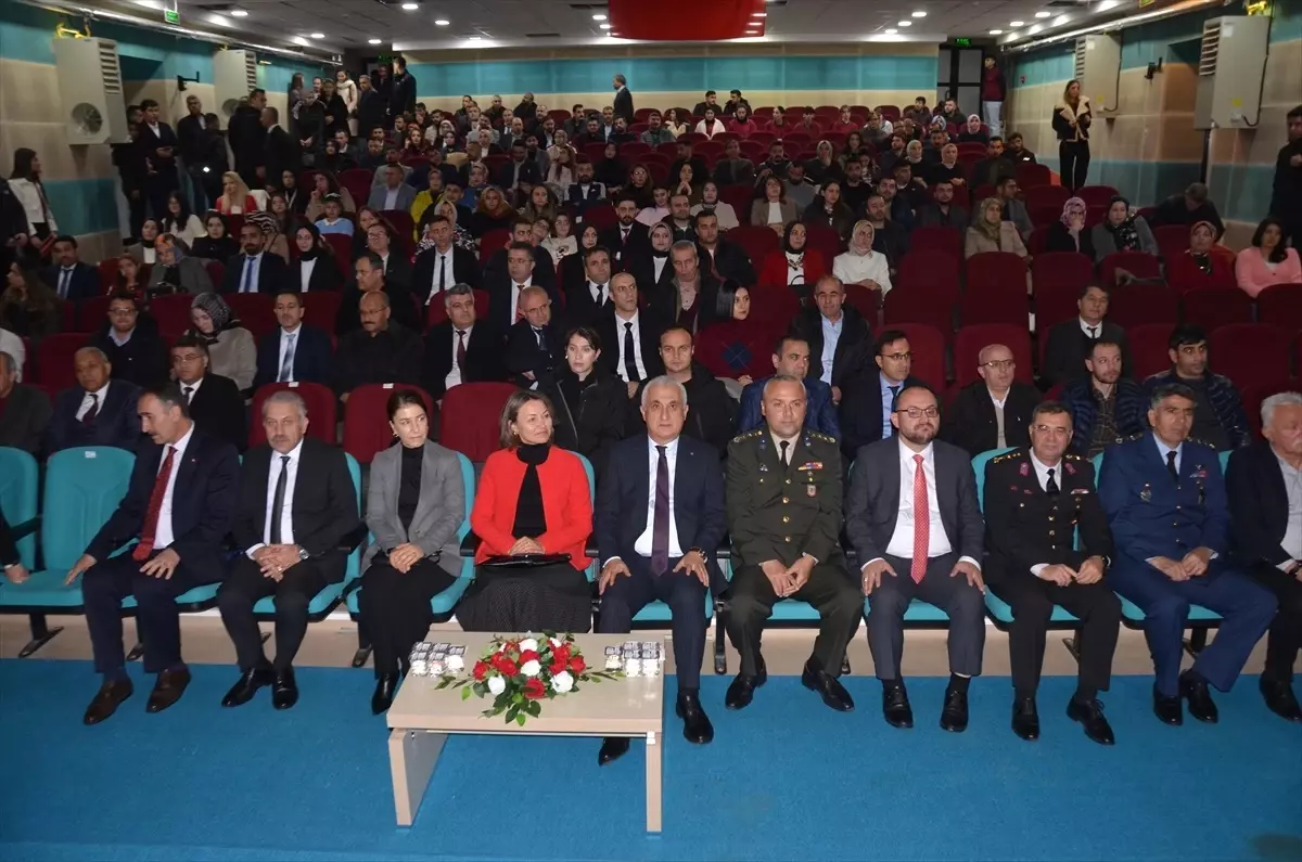 Muş'ta "24 Kasım Öğretmenler Günü" kutlandı