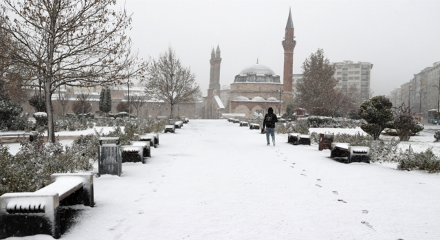 Sivas'ta okullar tatil mi? Sivas'ta 25 Kasım Pazartesi günü ders işlenecek mi, tatil mi?