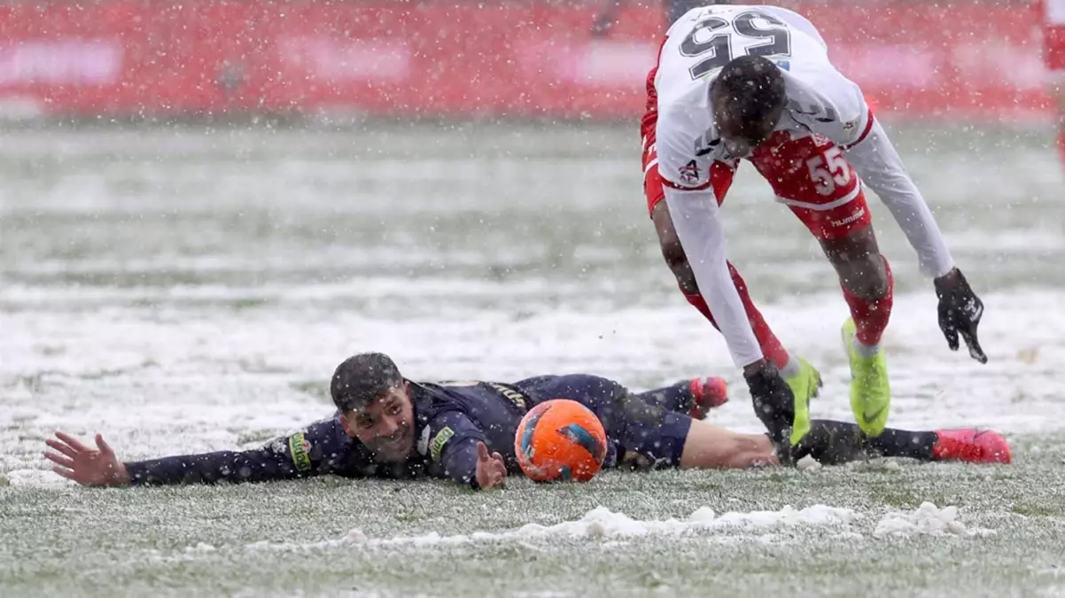 Spikerden hakeme maç oynanırken sıra dışı tavsiye