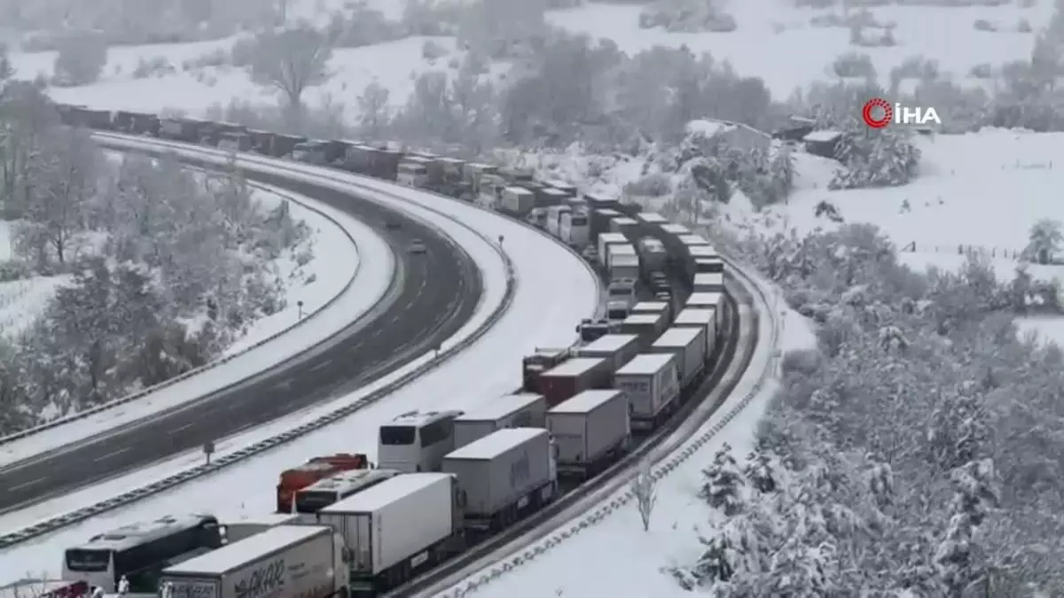 TEM Otoyolu'nda Trafik Kazalarla Durma Noktası