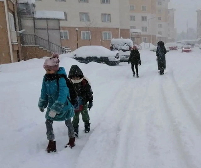 Snow obstacle to education in 34 provinces