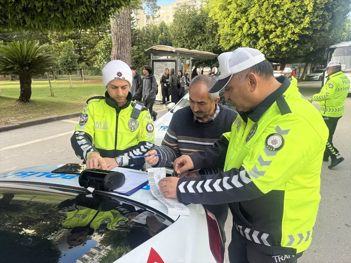 Adana'da Sivil Trafik Ekiplerinden Toplu Taşıma Denetimi