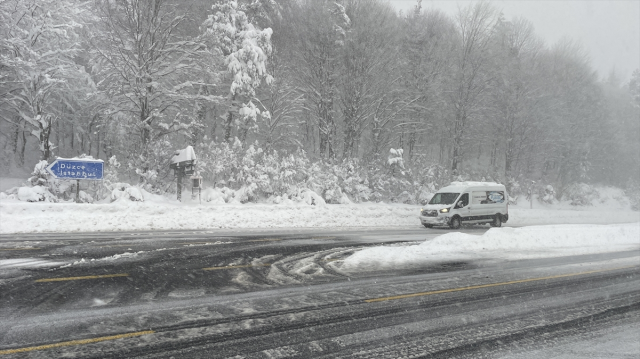 Snow thickness reached 1 meter in Bolu and Düzce