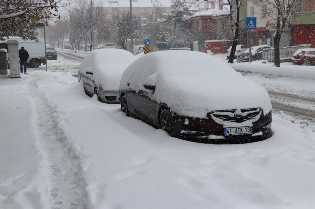 Erzurum'da yarın okullar açık mı? Erzurum'da 26 Kasım Salı (yarın) okullar tatil mi?