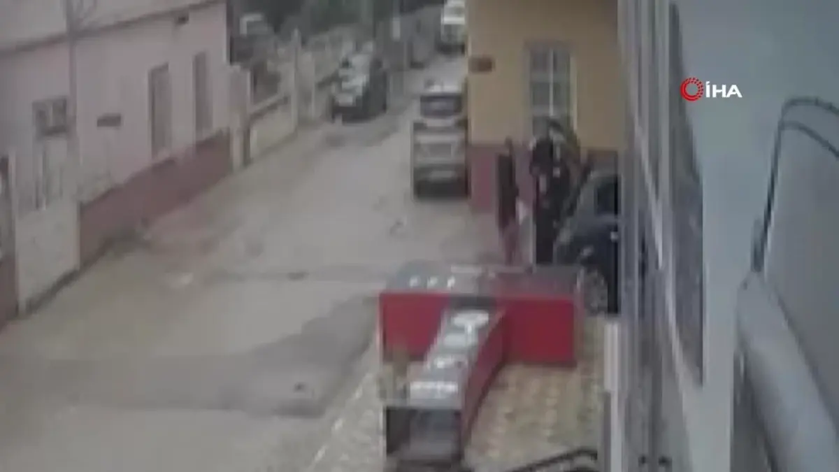 Fırtına Tabelayı Devrip Çocuğu Teğet Geçti