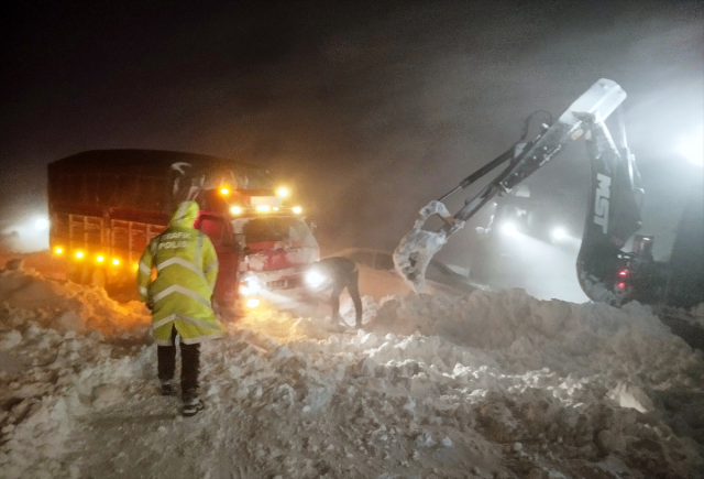 In Malatya affected by snow, 787 citizens were placed in guesthouses, one of the 5 shepherds died