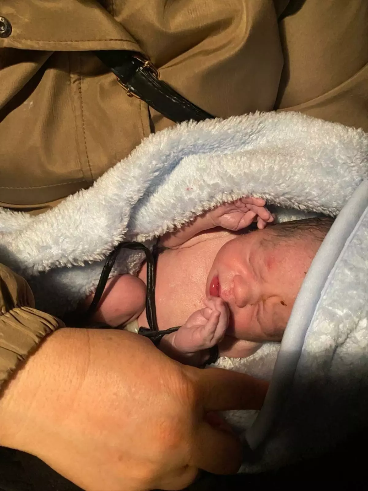 Kayseri'de Jandarma Aracında Doğum: Mahsur Kalan Hamile Kadın Yardımda Buldu