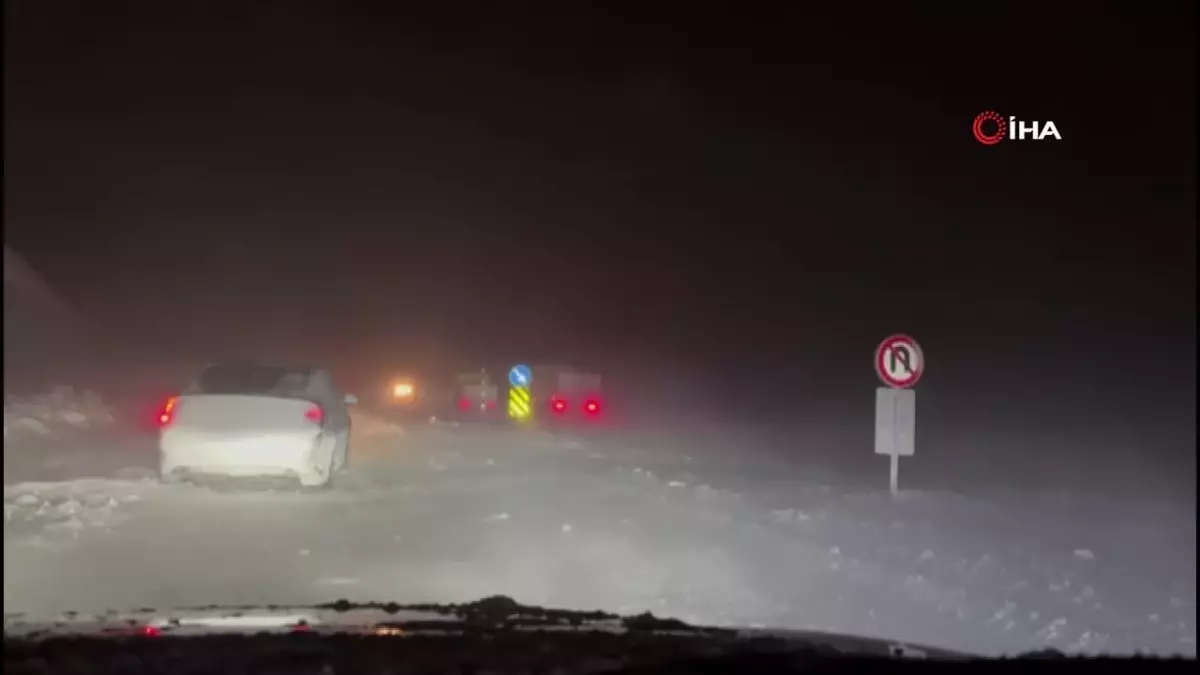 Malatya'da Yoğun Kar Yağışı Sonrası 2 Çoban ve 16 Araç Kurtarıldı