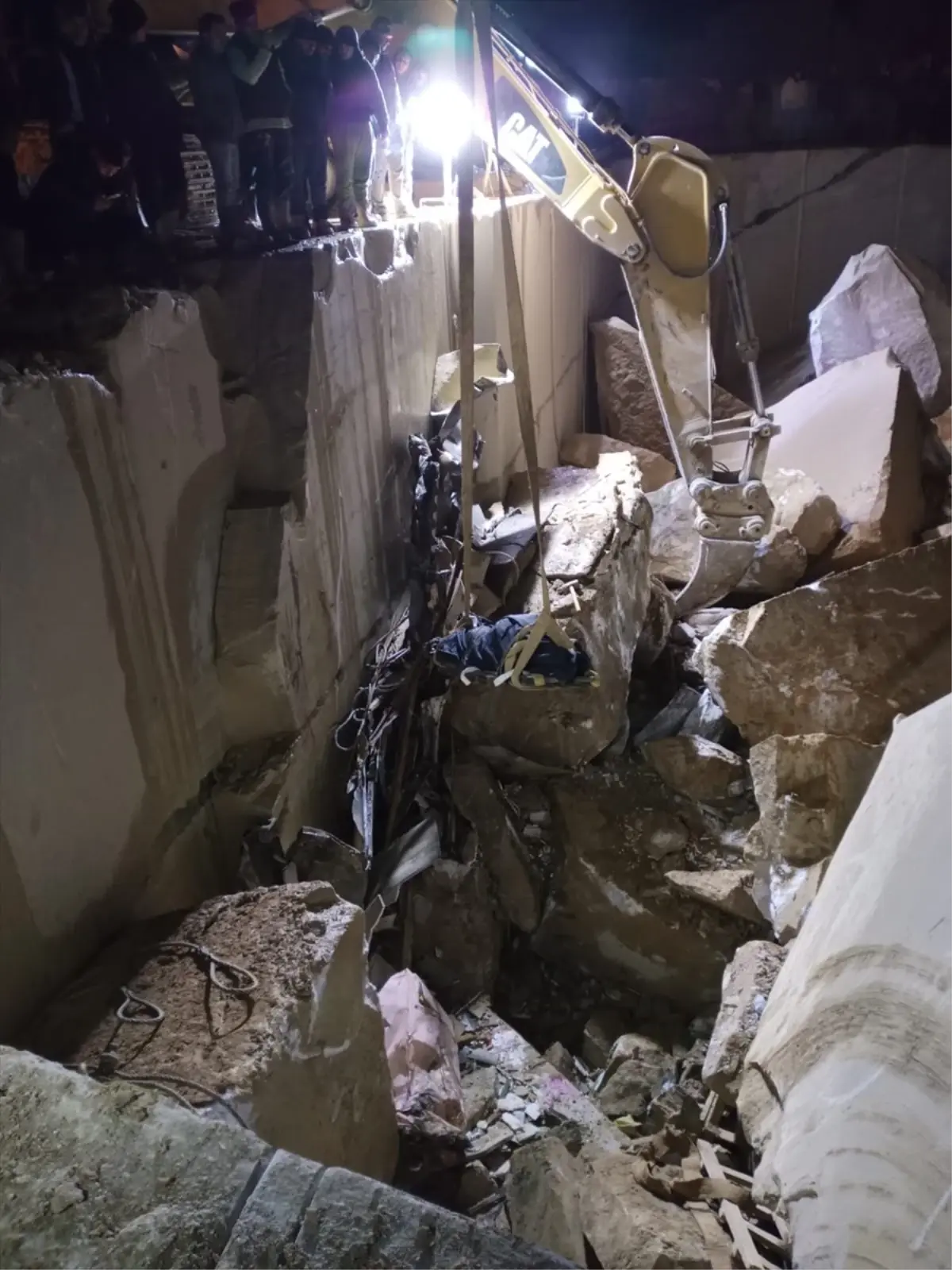 Marmara Adası'nda Toprak Kayması: İki İşçinin Cesedi Bulundu