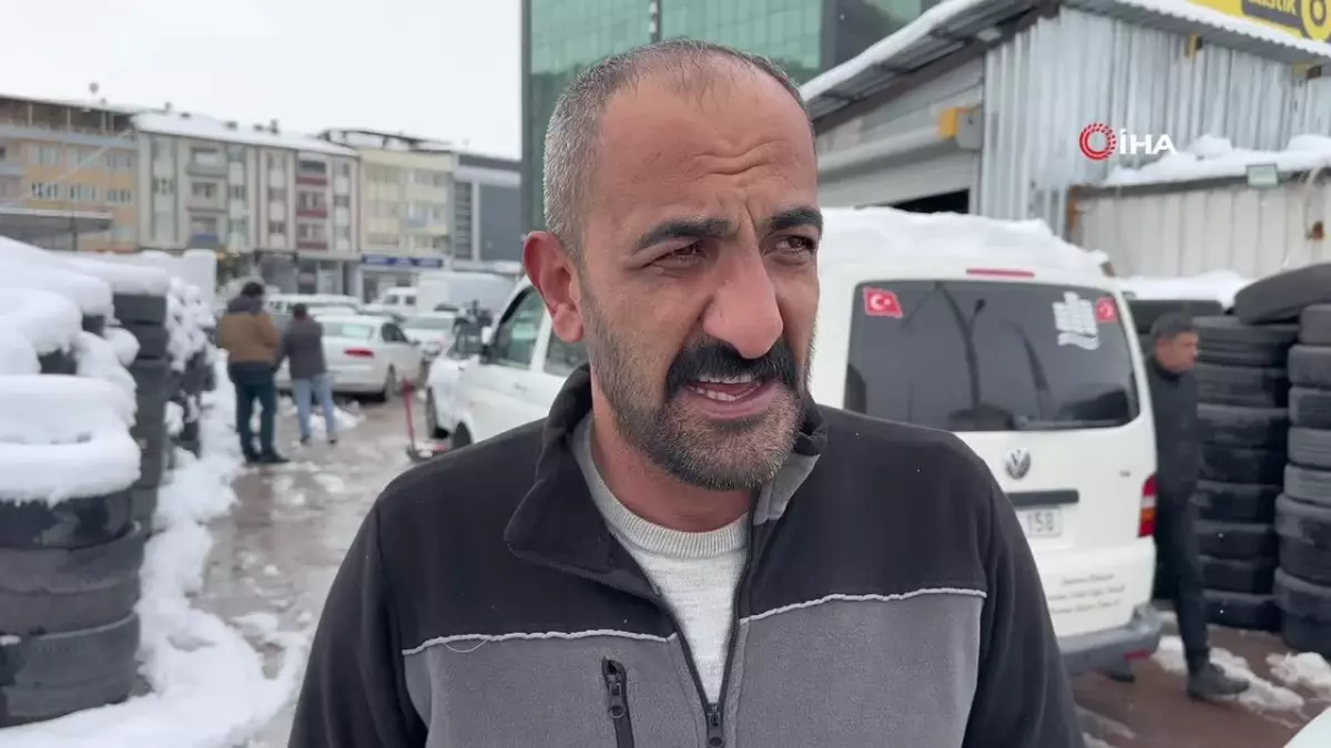 Malatya'da Kar Yağışı Lastikçilerde Kuyruk Oluşturdu