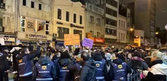 Taksim'de Kadın Göstericilere Polis Müdahalesi