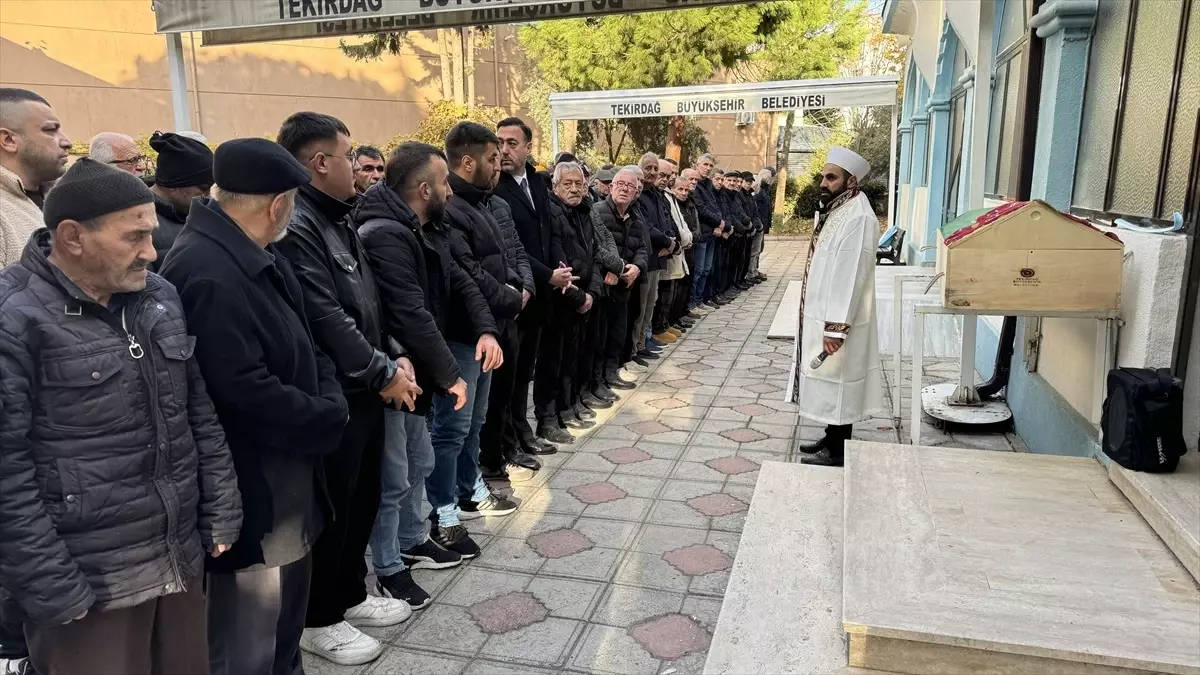 Tekirdağ'da Teyze Elif Akyüz'ün Cenazesi Toprağa Verildi