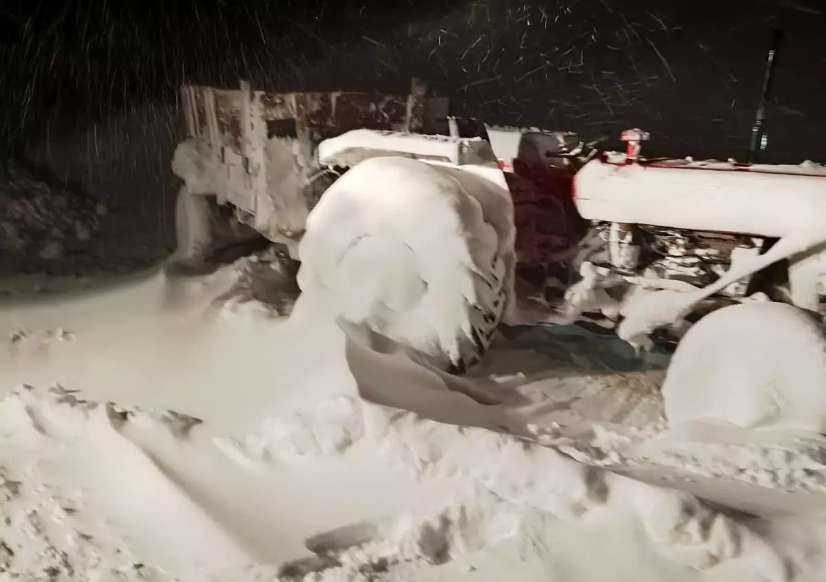 Tokat'ta Kış Mücadelesi: Mahsur Kalan Vatandaşlar Kurtarıldı