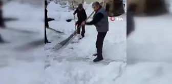 Tokat'ta Köy Halkı Kar Yağışını Türkülerle Karşıladı