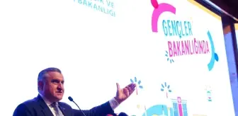 Bakan Bak, Gençlerle Bir Araya Gelerek Sporun Önemi Üzerine Konuştu