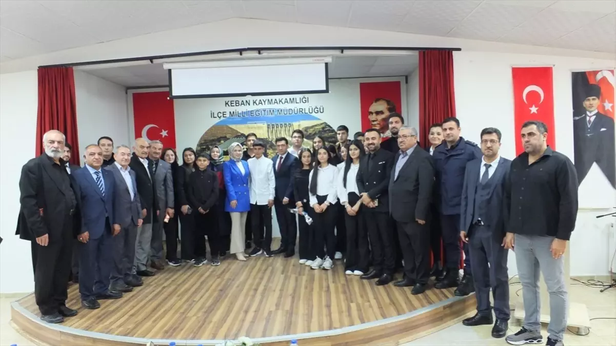 Elazığ Keban'da Öğretmenler Günü Kutlandı