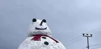 Bolu Belediyesi'nden 5 Metre Uzunluğunda Kardan Adam