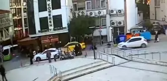 Karamürsel'de SUV Aracın Çarptığı Aydınlatma Direği Yaya Üzerine Düştü