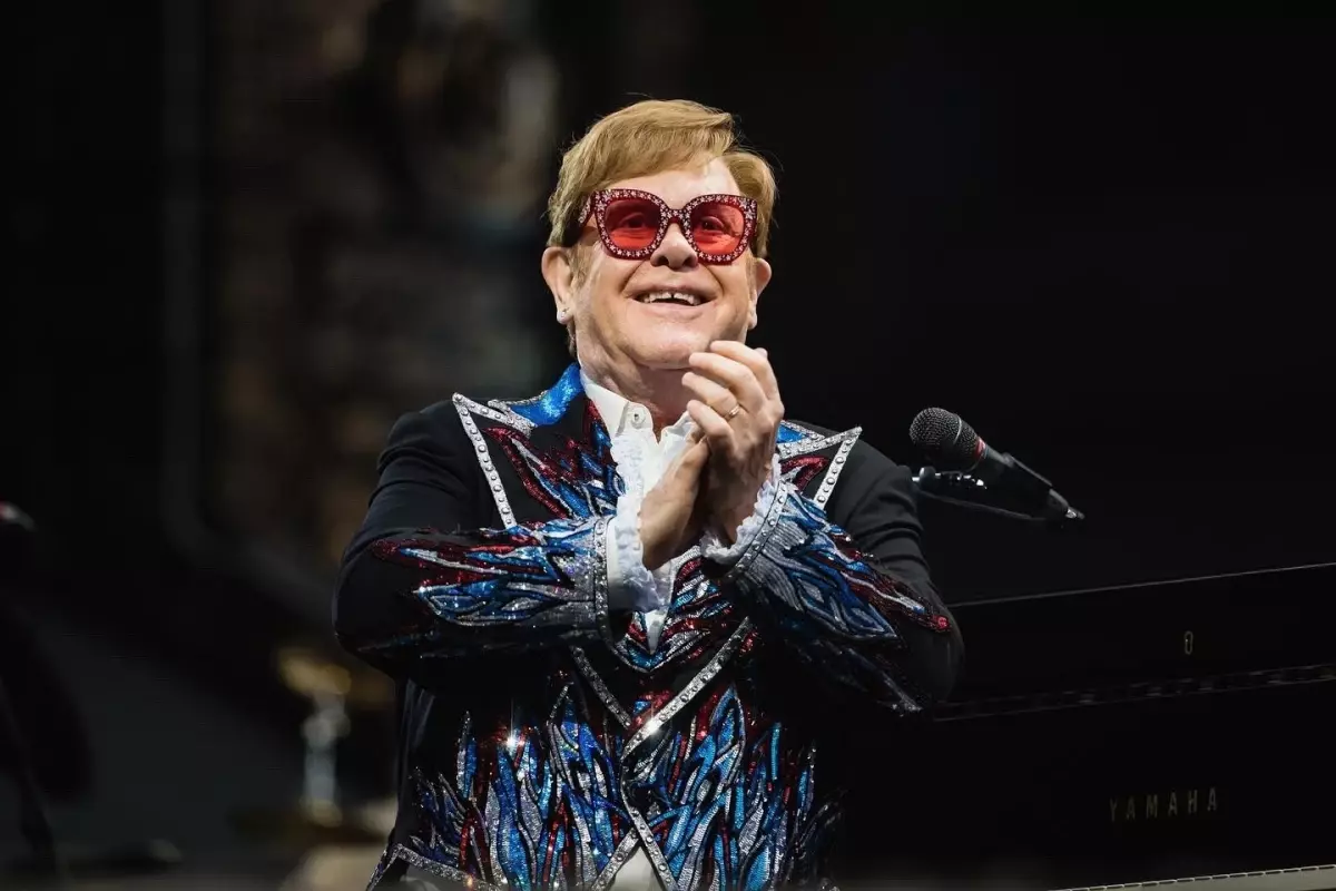 Elton John Görme Kaybı Yaşadığını Açıkladı