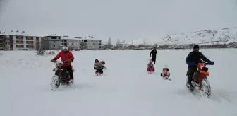 Erzincan'da Çocuklar Kar Eğlencesinin Tadını Çıkarıyor