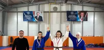 Düzce'de Okul Sporları Judo Gençler Müsabakaları Sonuçlandı