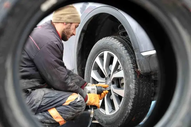 Rush to Tire Shops for Winter Tire Obligation in Elazığ