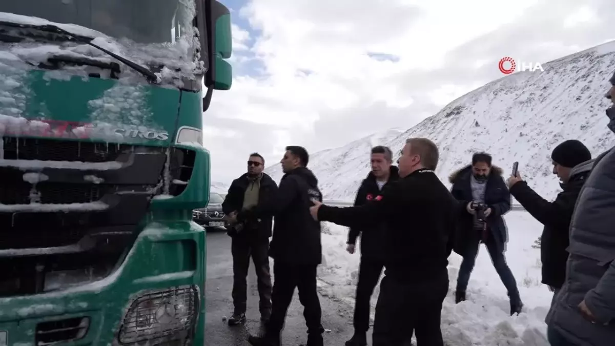 Erzincan'da Kar Yağışı Sonrası Kapanan Yollar Yeniden Ulaşıma Açıldı